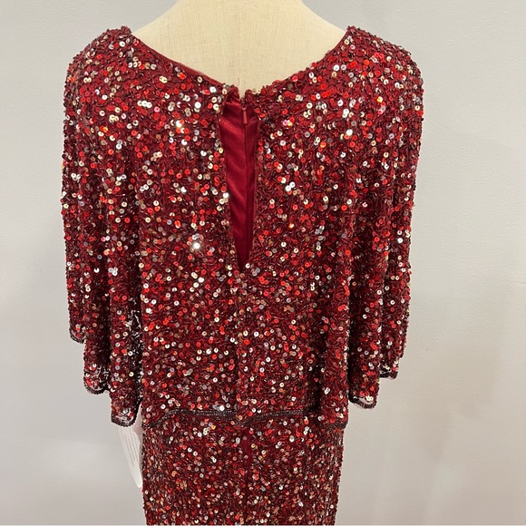 Mac Duggal Embellished Sequined Plunge Scalloped V-Neck Cape Gown Wine - Reemoly - Picture 12 of 17